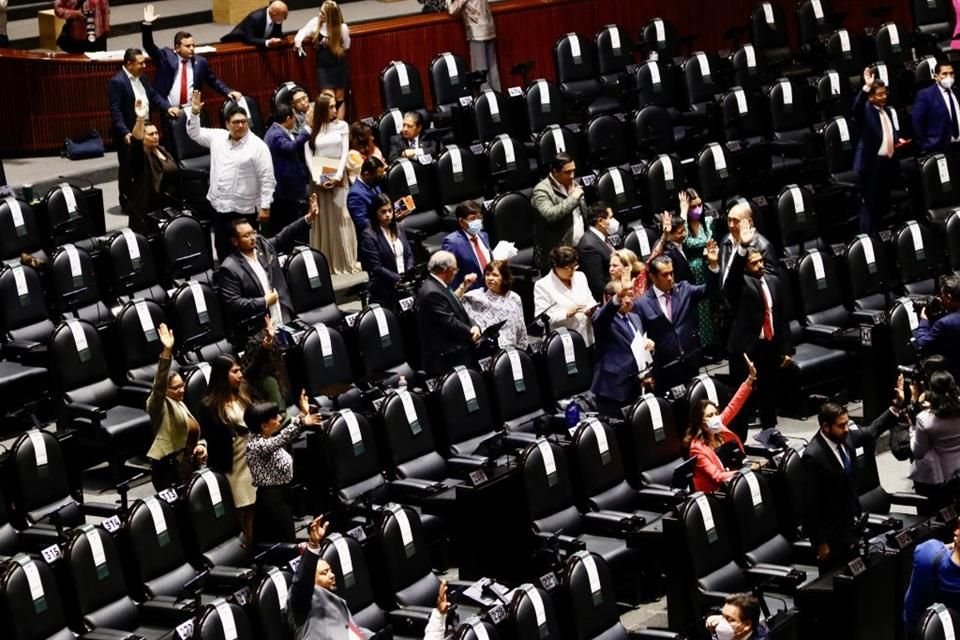 Humberto Espinosa de la plantilla verde, cercana al PRI, ganó elección del Sindicato de Cámara de Diputados; Morena perdió por 50 votos.