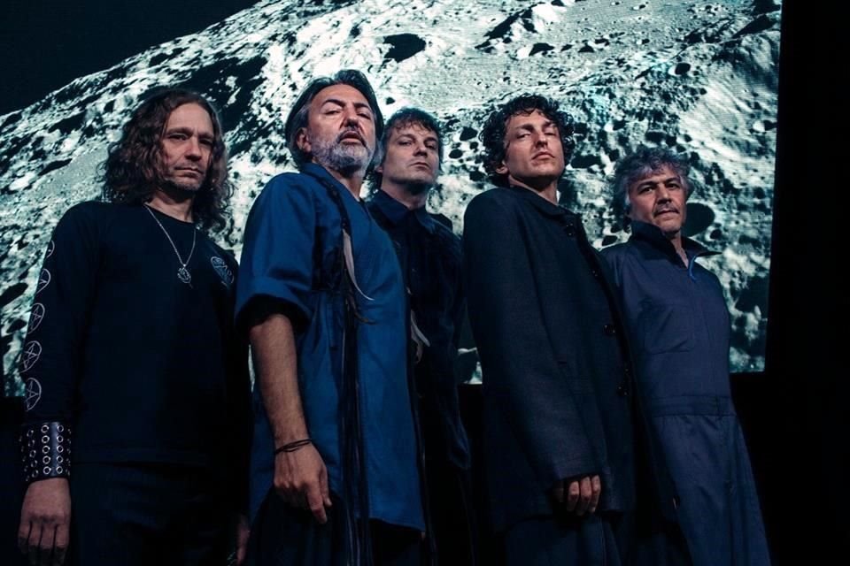 El grupo argentino Babasónicos, que se presentará en Monterrey el 5 de mayo, promueve su nuevo sencillo 'Bye, Bye'.