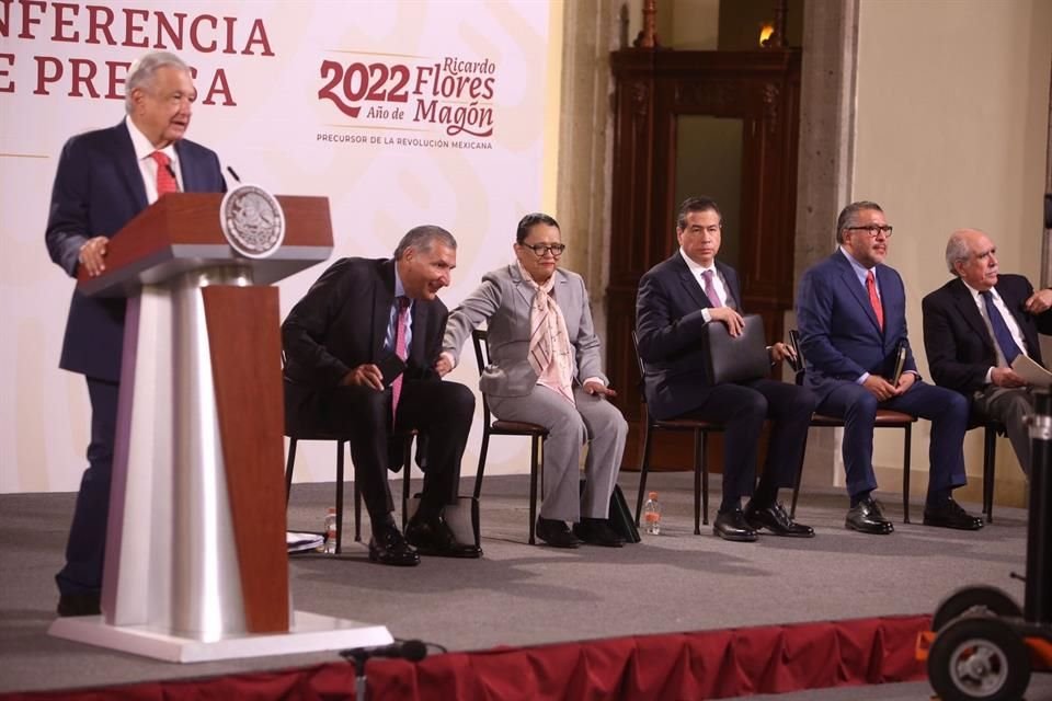 Funcionarios de AMLO presentaron la propuesta de reforma electoral.