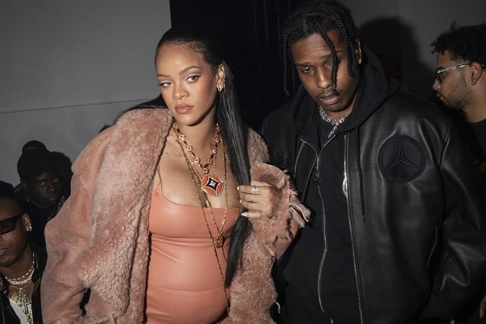Rihanna y A$AP Rocky organizaron un baby shower en privado con temática rave; prohíben a invitados tomar fotografías.