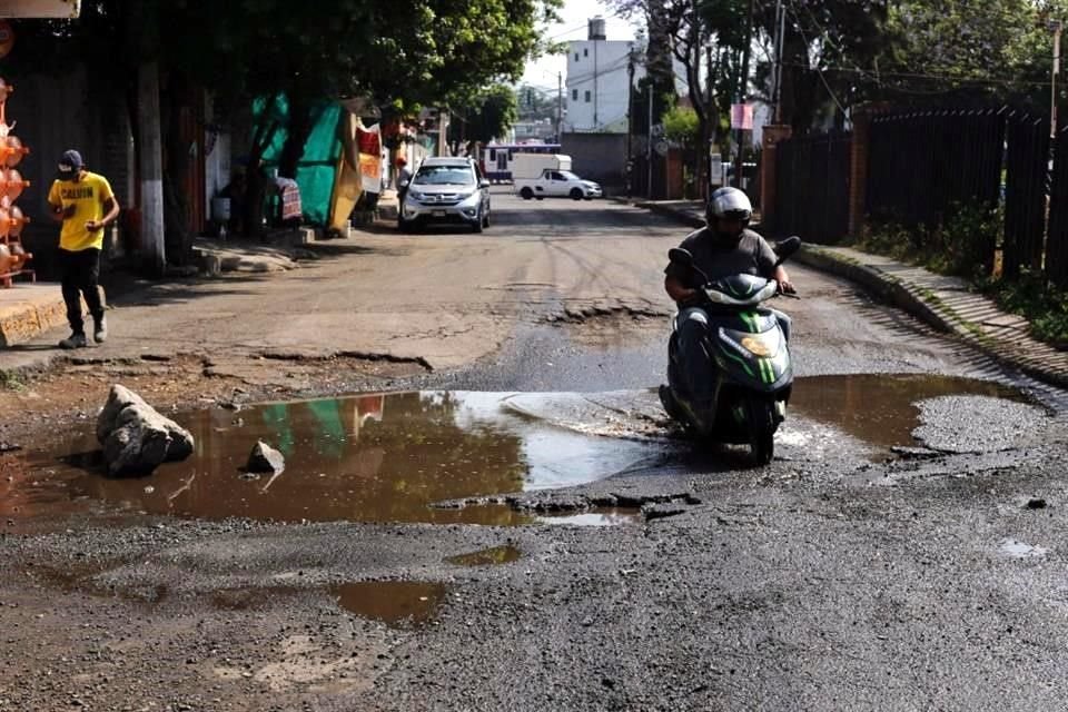 Los habitantes de Tlaltenco aseguran que los problemas de hundimiento de la zona comenzaron con la construcción de la Línea Dorada.