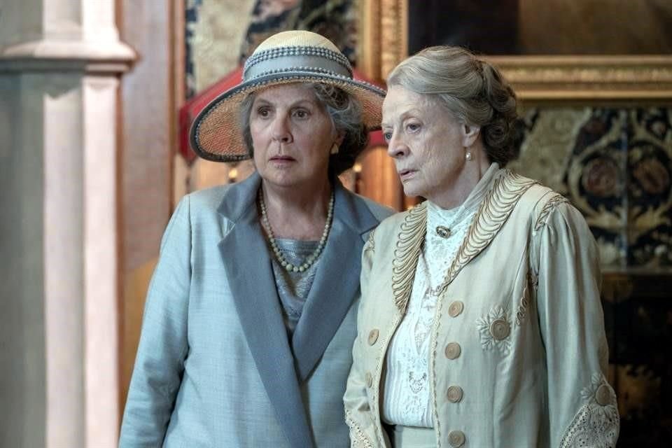 Estrena en cines una nueva película de 'Downton Abbey', la cual mantiene al público entre lágrimas y risas con las familia Crawley.