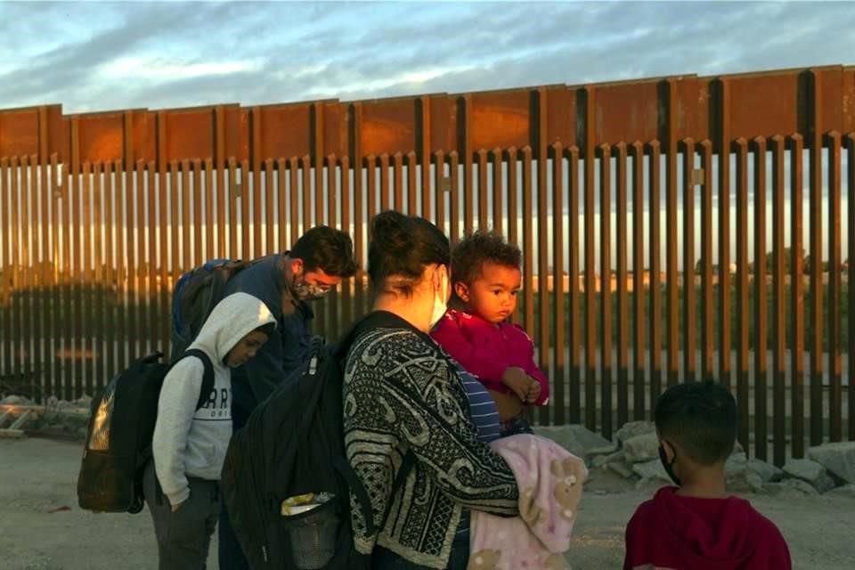 El muro fronterizo del ex Presidente Donald Trump ha aumentado el número de migrantes lesionados y muertos tras caer, reveló un estudio.