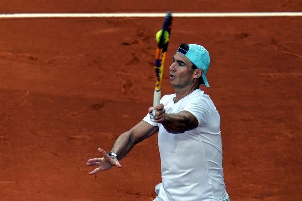 Rafael Nadal durante una práctica en el Madrid Open.