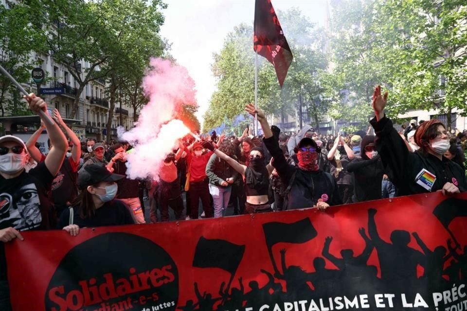 Una vista de la marcha en París por el 1 de Mayo.