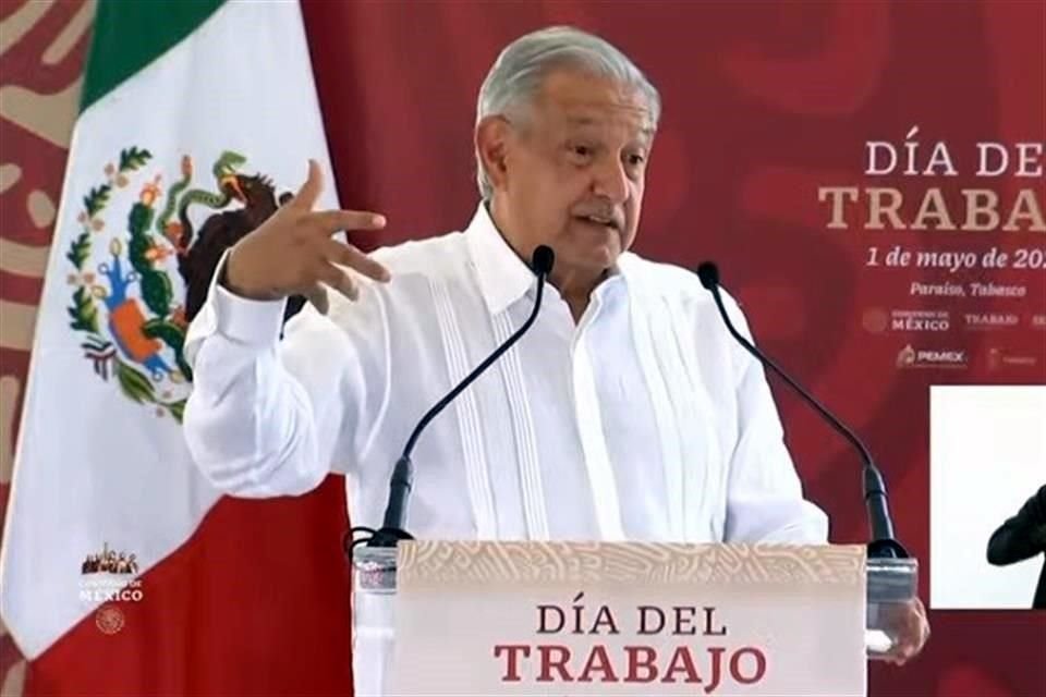 López Obrador celebró el Día del Trabajo con obreros de la Refinería Olmeca.