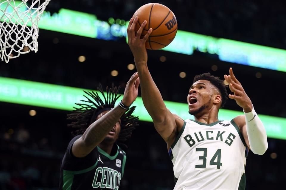 Giannis Antetokounmpo anotó un total de 24 puntos.