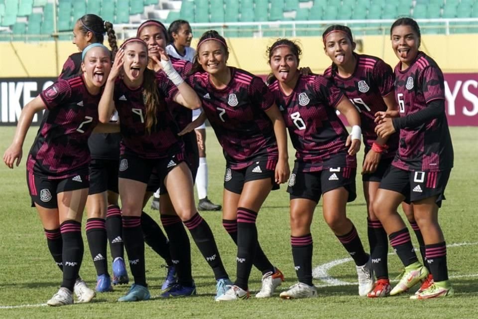 Las jugadores de México celebran el pase a las Semifinales del torneo.