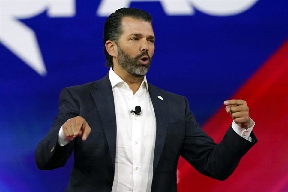 Trump Jr. fue visto detrás del escenario en el mitin afuera de la Casa Blanca poco antes de que los seguidores de Trump marcharan hacia el Capitolio.