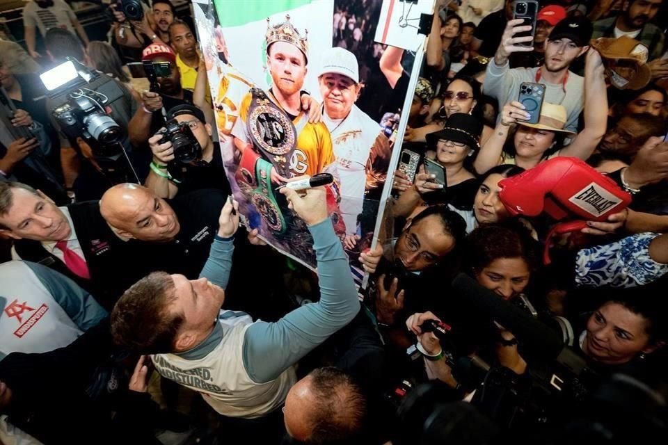 Canelo se ilusiona con seguir haciendo historia en el box.