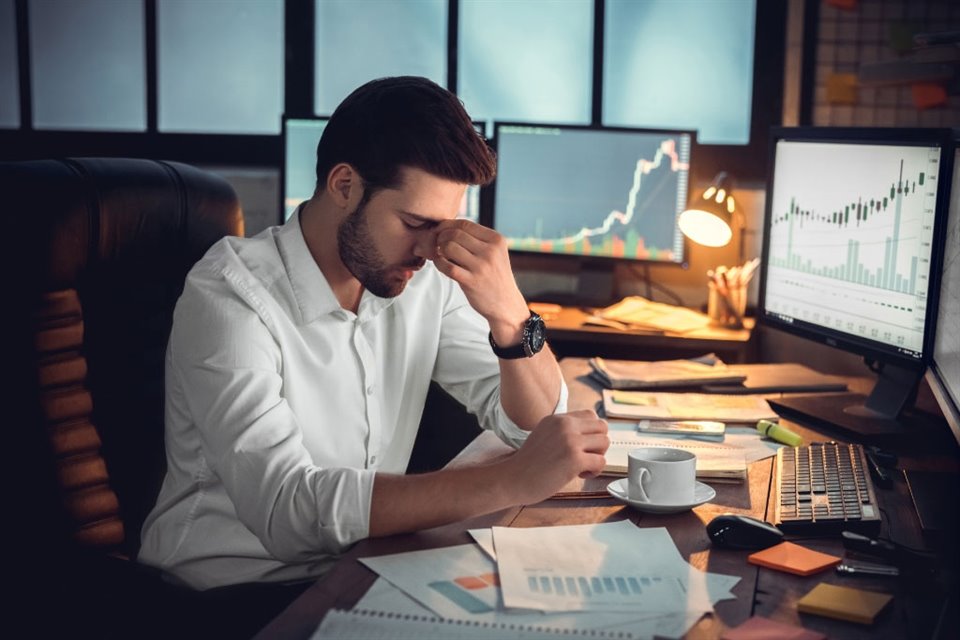 Los gerentes de experiencia de los empleados rastrean y analizan el flujo de trabajo diario para determinar qué tan comprometidos y satisfechos están los trabajadores.