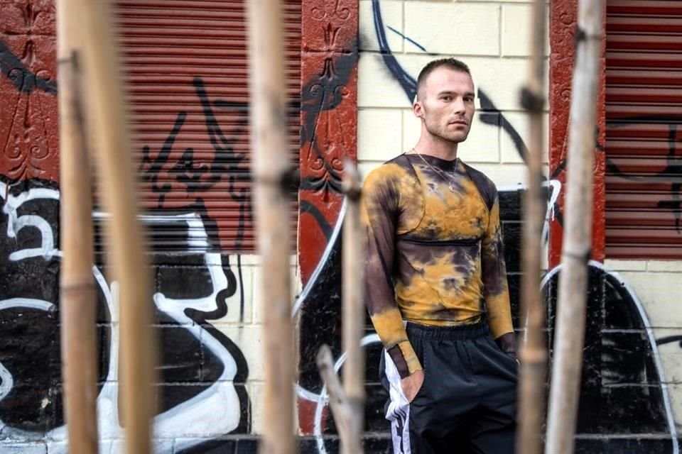 La música de Eyibra sigue vías trazadas por artistas como Björk, ARCA y FKA Twigs, y no reniega de su formación clásica.