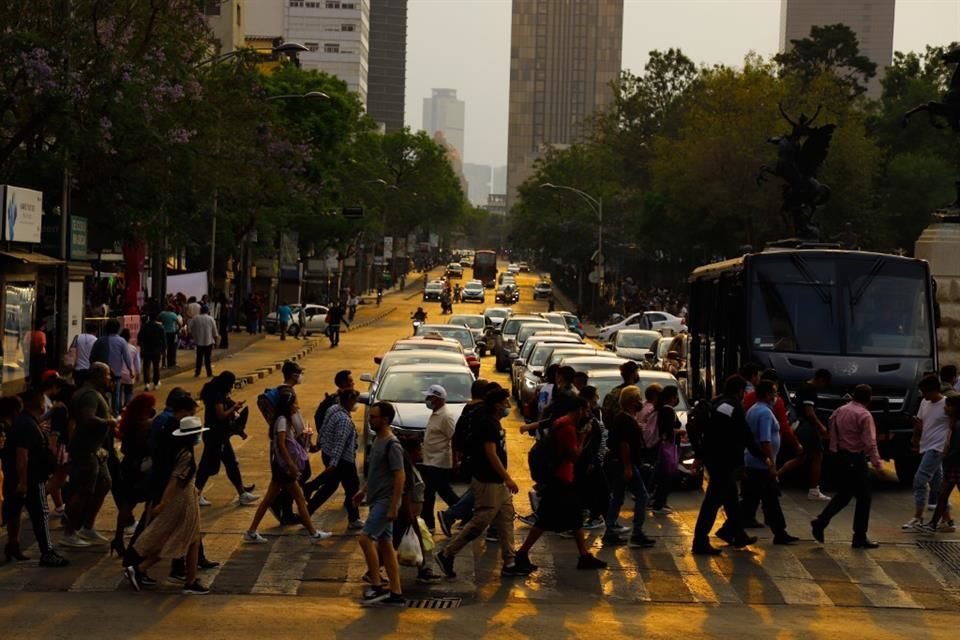 La recomendación a la población en general es limitar actividades al aire libre y ejercicio entre las 13:00 y las 19:00 horas.