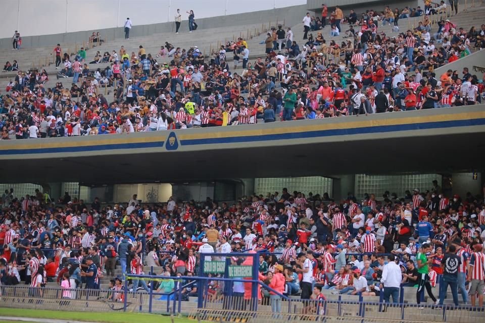 La invasión rojiblanca a las gradas del Olímpico Universitario.