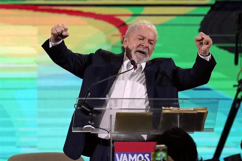 El ex Presidente brasileño Luiz Inácio Lula da Silva confirmó este sábado que intentará volver al poder en las elecciones de octubre.