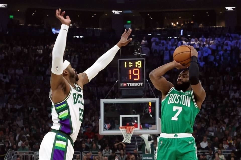 Jaylen Brown (7) fue el mejor anotador por Boston, con 27 unidades.