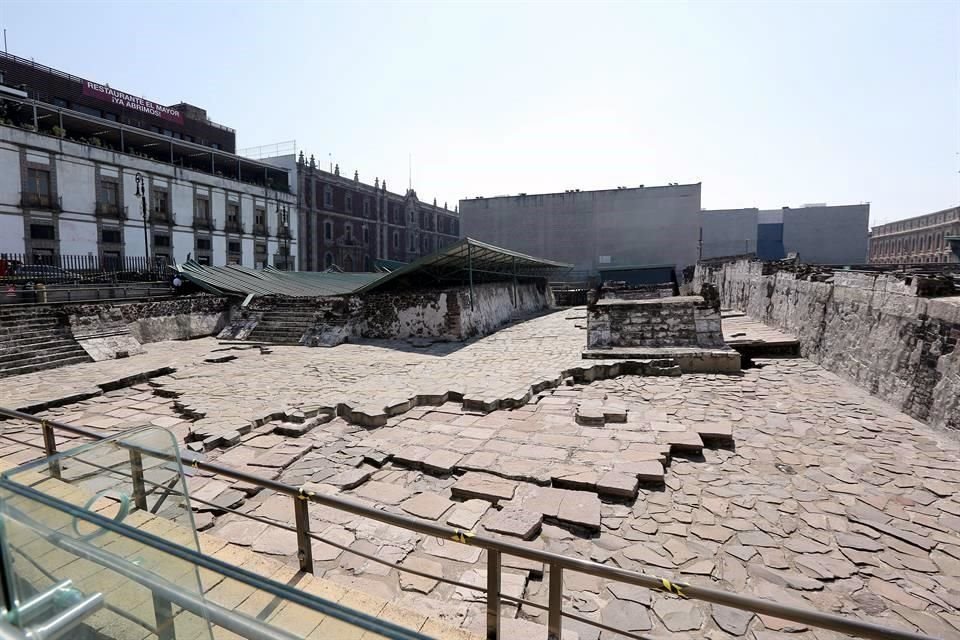 Aspecto actual de la zona arqueológica. Al fondo, la techumbre colapsada.