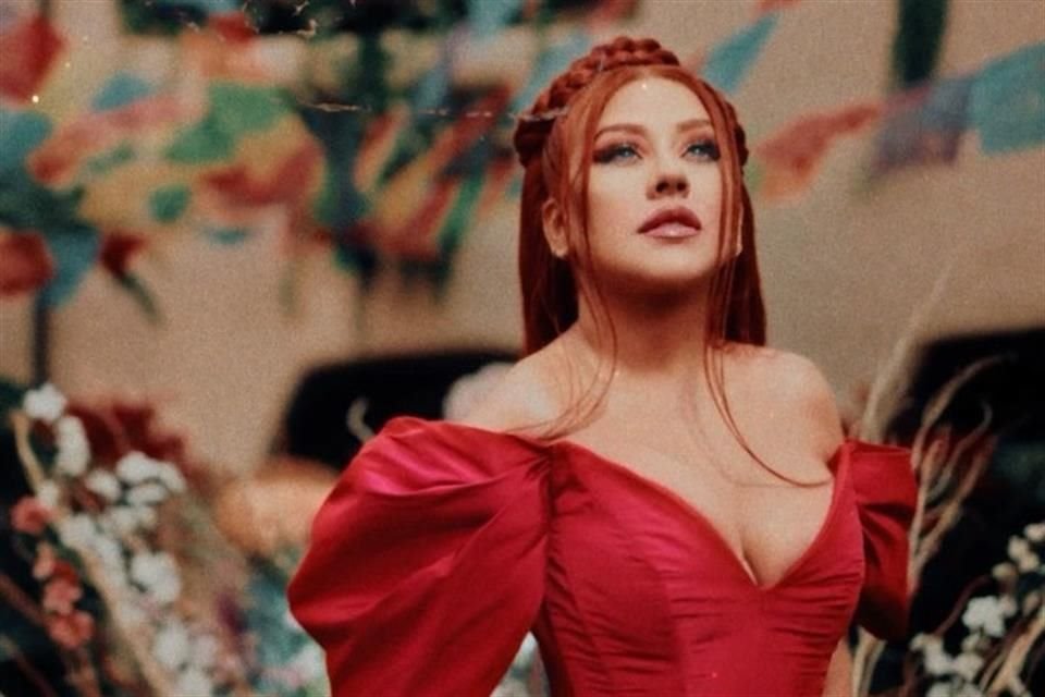 Christina Aguilera estrenó el video de 'La Reina', la ranchera que responde al clásico 'El Rey', clásico interpretado por Vicente Fernández.