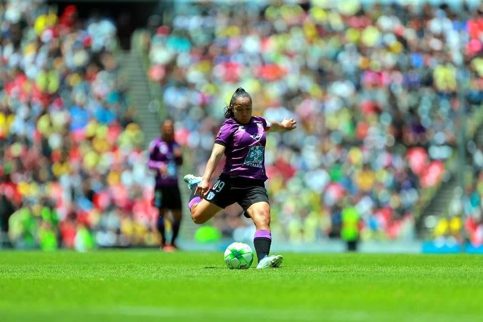 Charlyn Corral marcó un verdadero golazo.