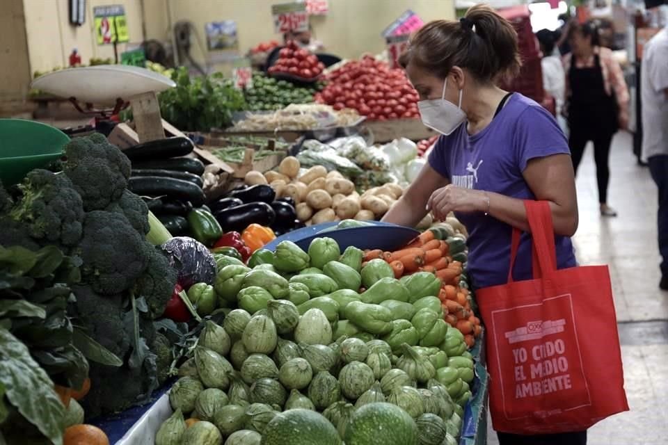 Los hogares con menores ingresos encaran una inflación de 11 por ciento, según Imco.