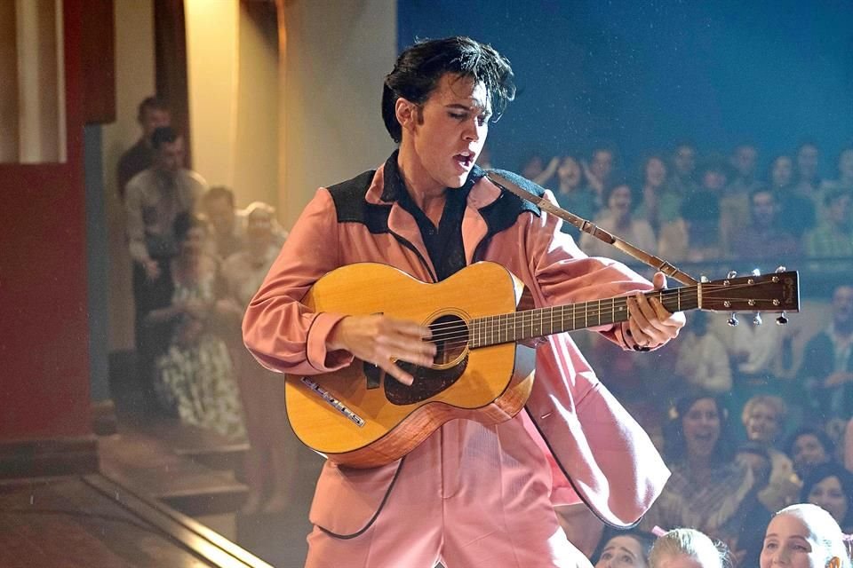 'Elvis' es un filme biográfico sobre el rey del rock and roll.