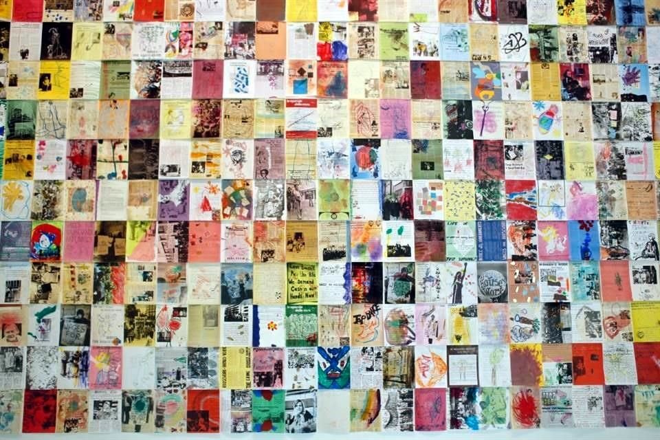 Mural de la artista Carmen Winant, compuesto por dibujos de sus hijos y elementos del archivo histórico de la feminista Silvia Federici, promotora en los años 70 del trabajo doméstico remunerado.