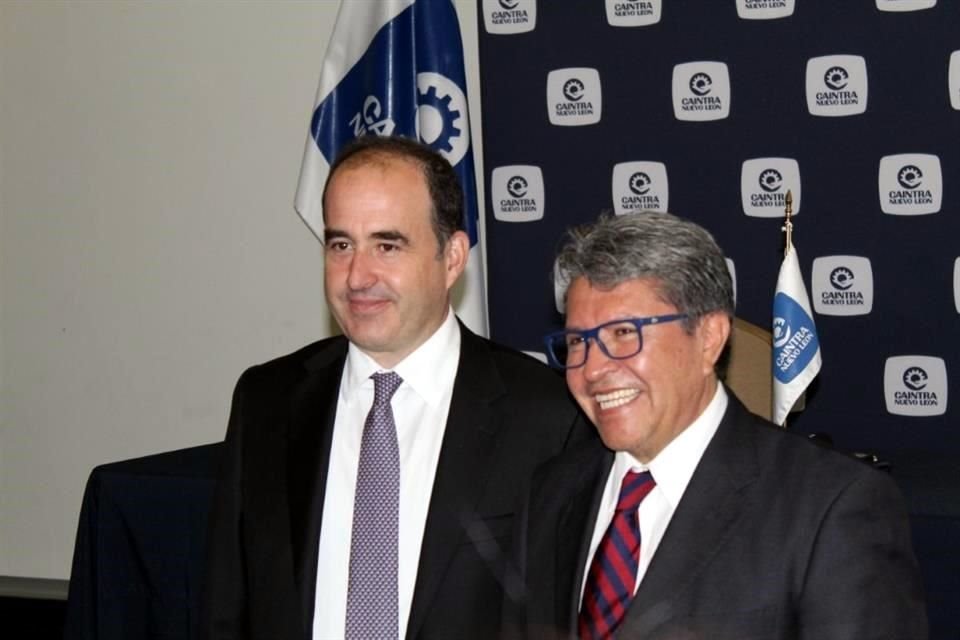 Rodrigo Fernndez (izq.), presidente de Caintra, y Ricardo Monreal, Senador de Morena.