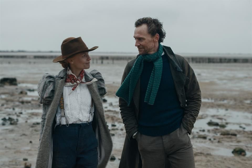 Mezcla serie 'La Serpiente de Essex' con Claire Danes y Tom Hiddleston temores colectivos y sobrenaturales.