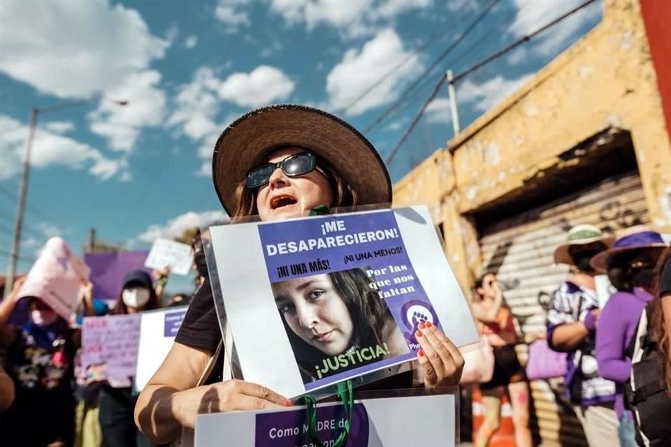 Angélica en marcha feminista.