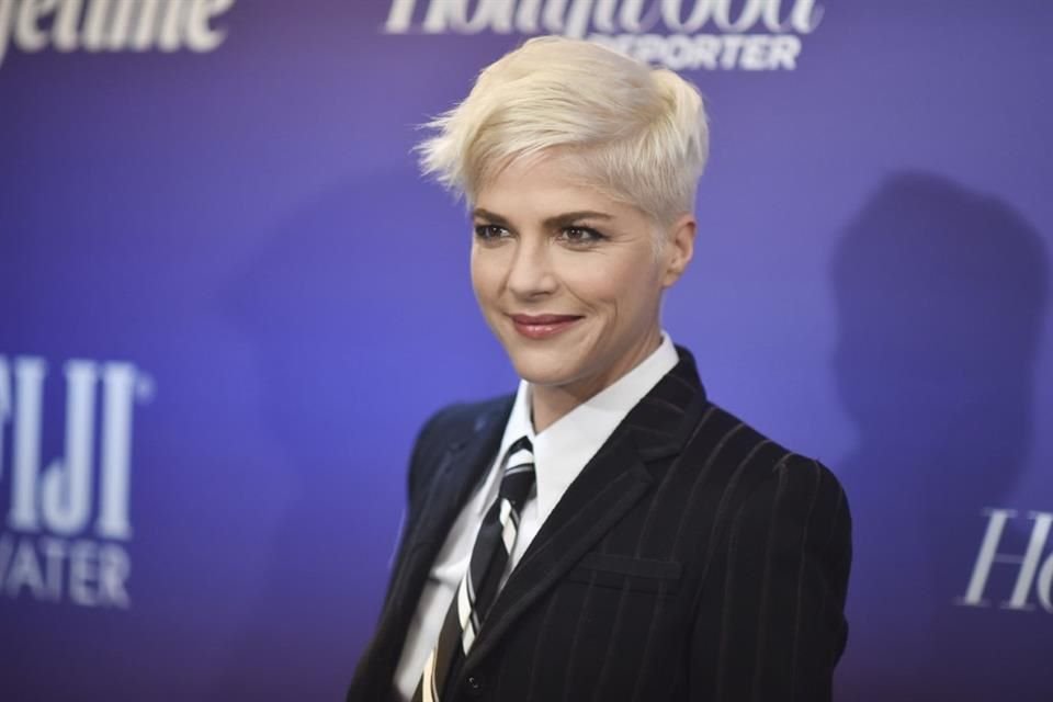 La actriz Selma Blair revela en su nuevo libro autobiográfico 'Mean Baby' sus agresiones sexuales y problemas con el alcohol.