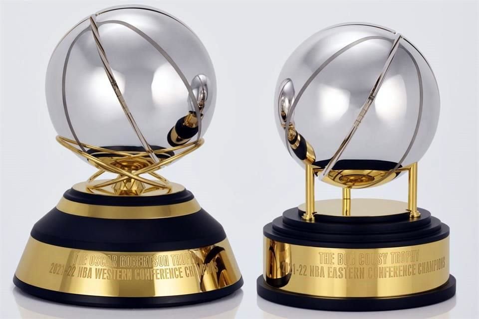 Los trofeos para los campeones de conferencia.