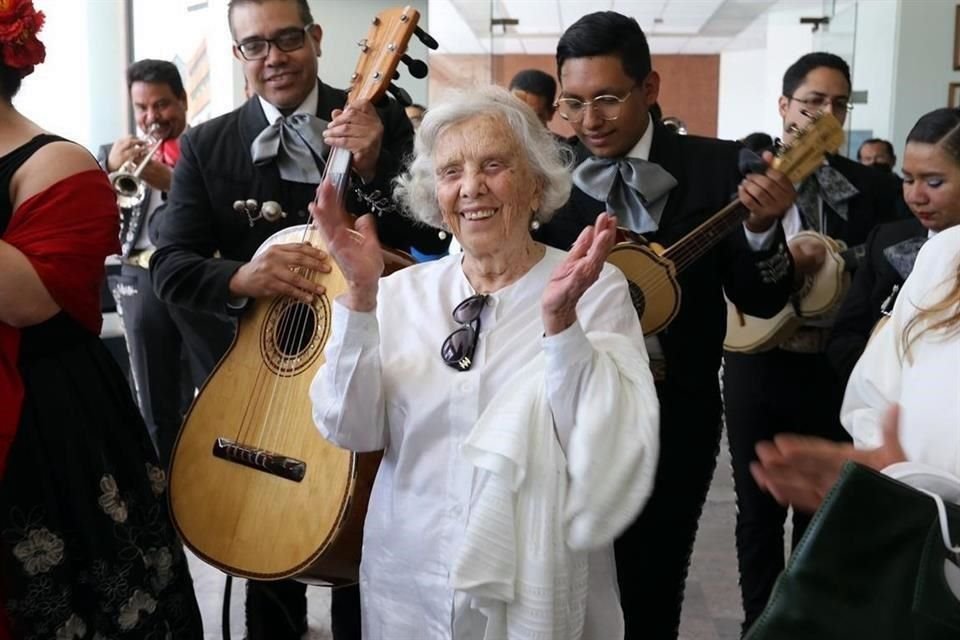 La escritora y periodista cumplirá 90 años el próximo 19 de mayo.