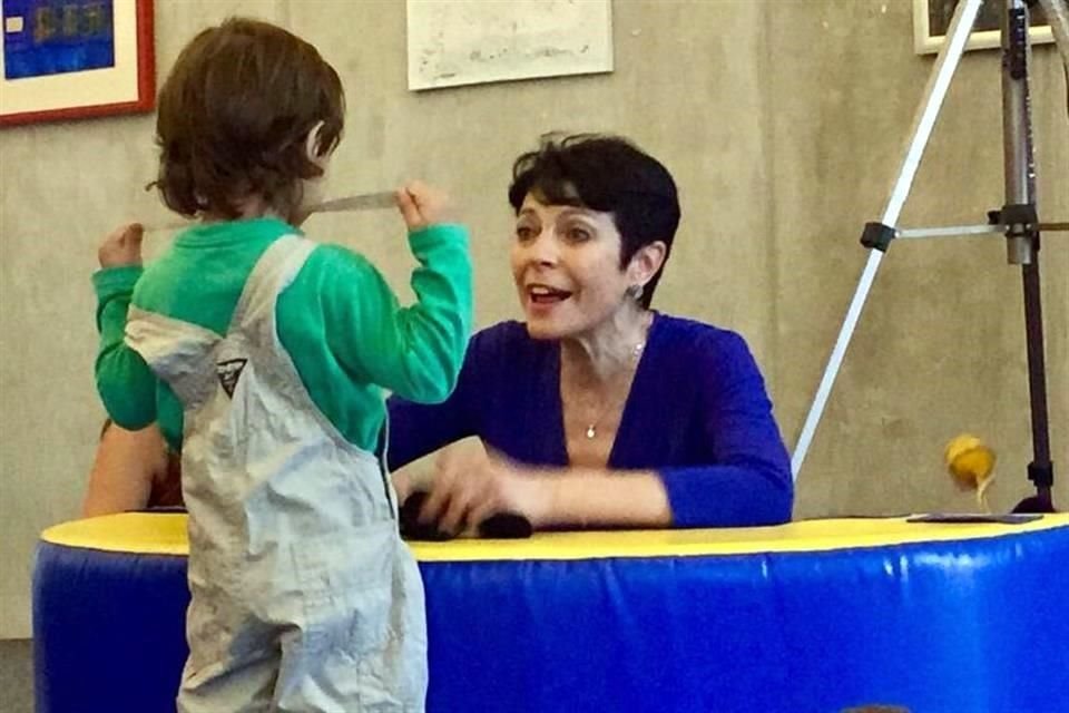 Ana Serrano, fundadora y directora de Proyecto DEI, señala que al invertir en la primera infancia se previenen problemas a futuro como adicciones y violencia.