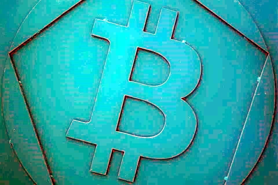 El valor del bitcoin se ha desplomado un 65 por ciento desde que llegó a un máximo histórico en noviembre de 2021.