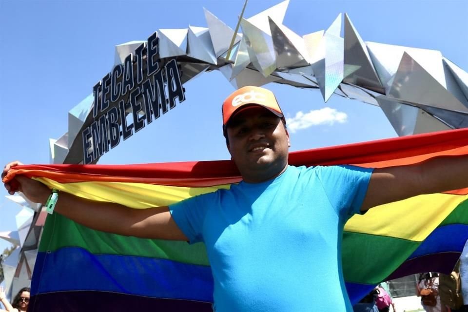 La comunidad LGBT+ se hizo presente en el festival para disfrutar del pop.