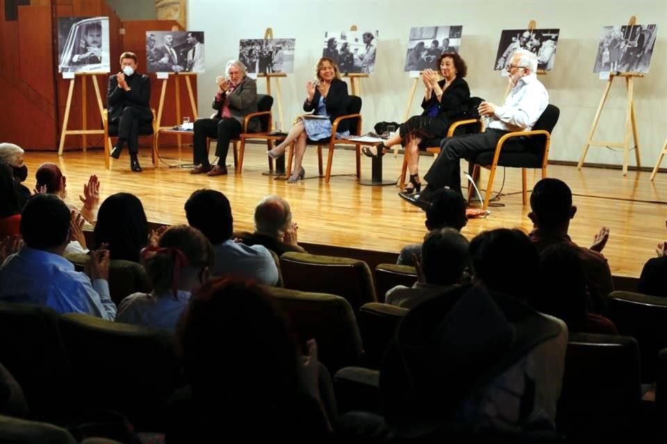 Carlos Fuentes fue recordado este domingo en la Sala Manuel M. Ponce del Palacio de Bellas Artes.