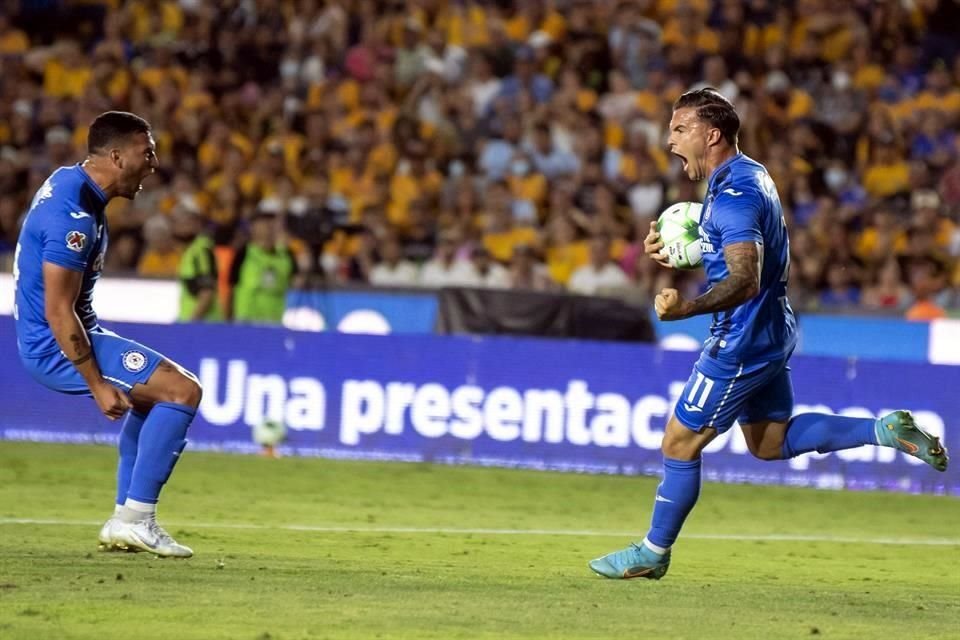 Christian Tabó (11) hizo el único gol del partido.