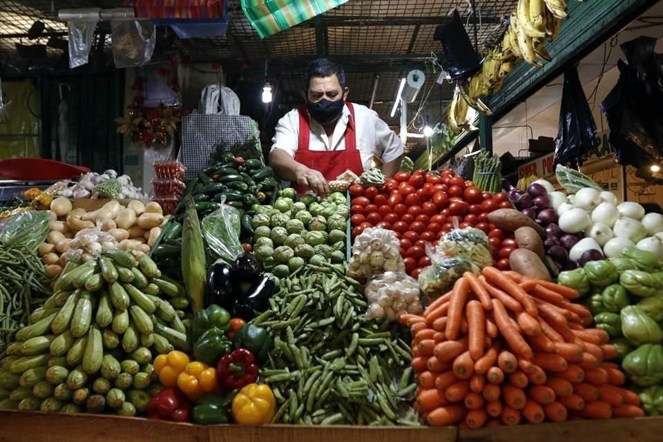 Con base en el decreto publicado este lunes en el Diario Oficial de la Federación quedarán exentos los productos clasificados en 66 'fracciones arancelarias' que forman parte de la canasta básica.