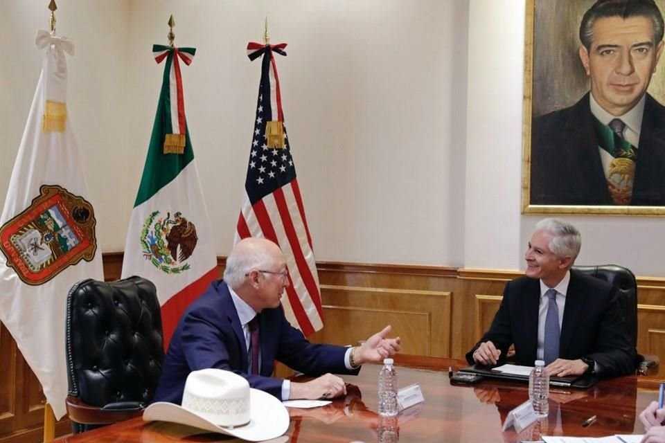 Dialogan Del Mazo y Ken Salazar sobre inversión privada