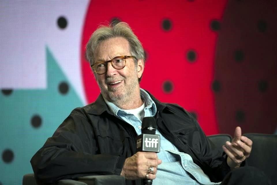 El cantautor Eric Clapton, quien ha criticado varias veces los protocolos Covid en EU y Reino Unido, anunció que se contagió de coronavirus.