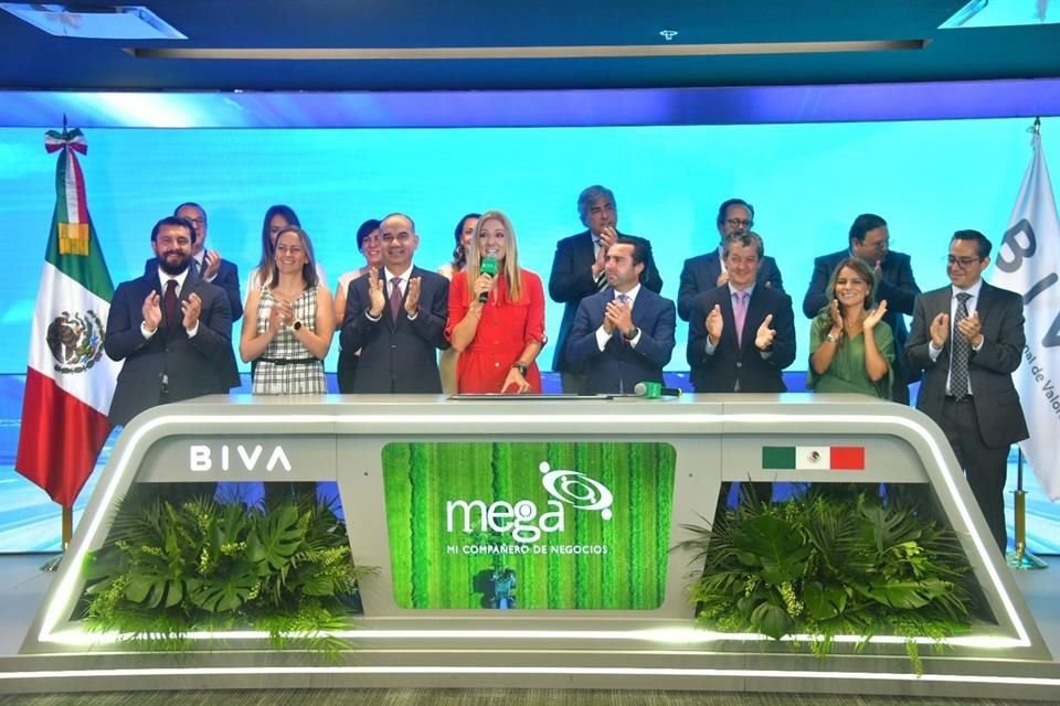 Ceremonia de Mega en Biva por la colocación del bono.