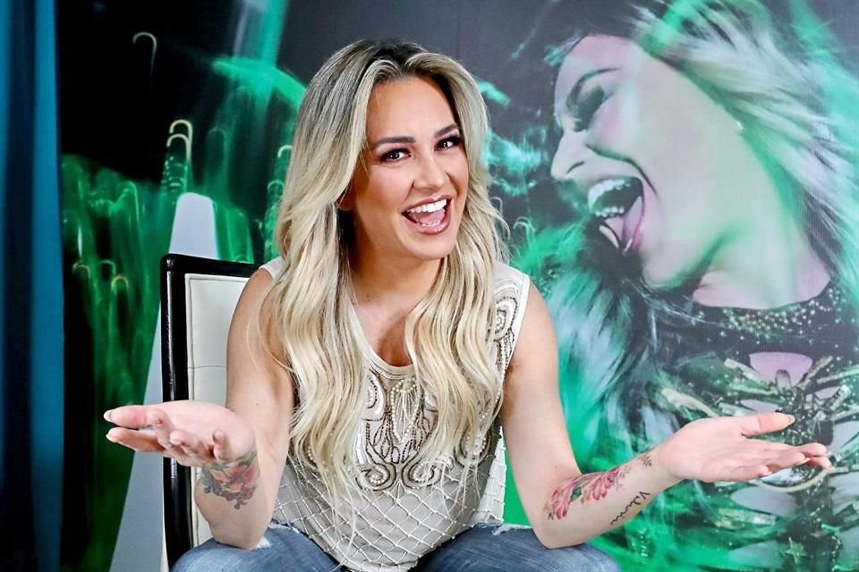 La cantante María José protagoniza el video de su sencillo 'Me Quedo Aquí Abajo', que popularizó en los años 80 Ednita Nazario.