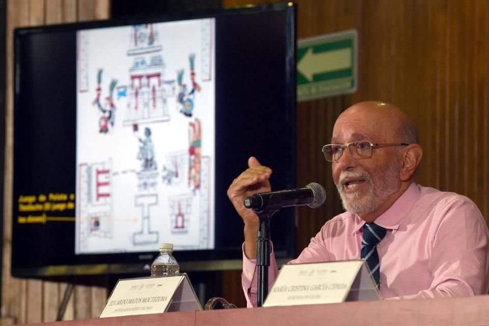 Eduardo Matos Moctezuma recompensó al investigador de 81 años por su rigor intelectual para reconstruir las civilizaciones de México y Mesoamérica.