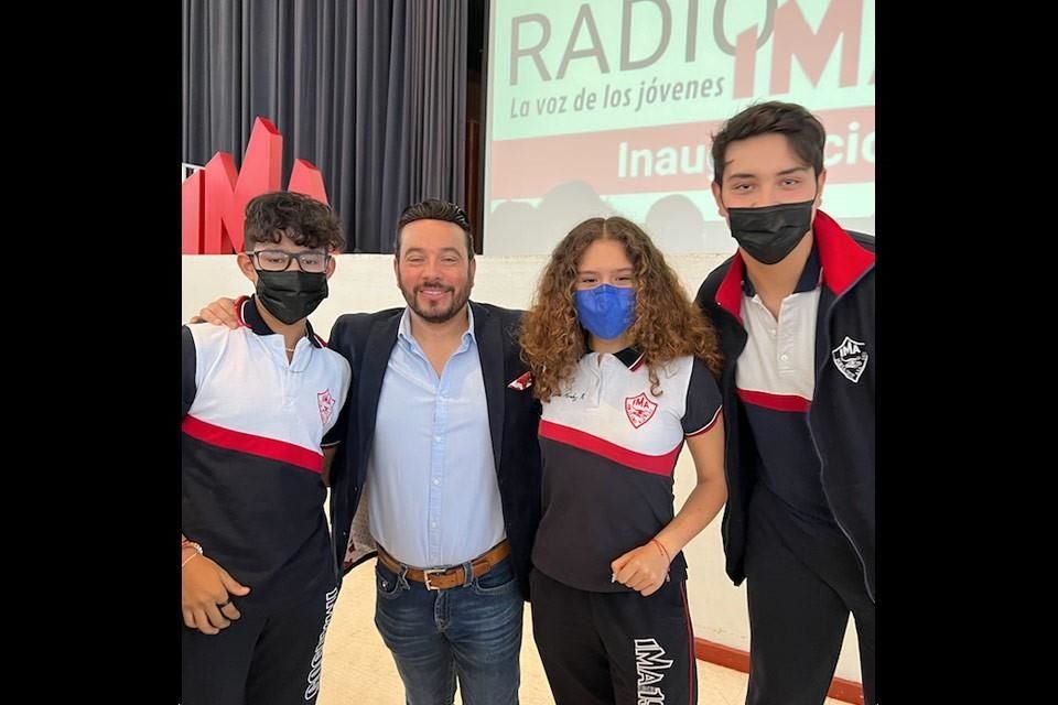 Radamez Núñez interesó a los jóvenes con su conferencia.