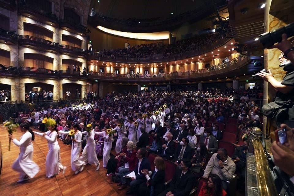 Aspecto del homenaje.