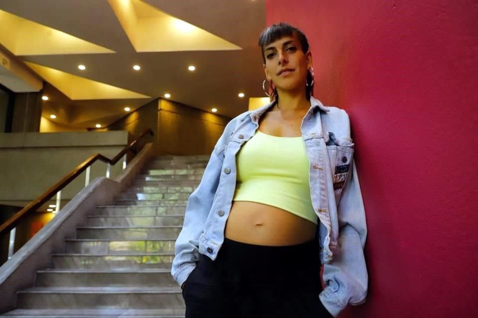 La atista, bailarina y performer se implantó en el cuerpo sensores sísmicos. 'Es un dueto entre la tierra y yo; la tierra es la coreógrafa de la pieza y yo la intérprete', dice.