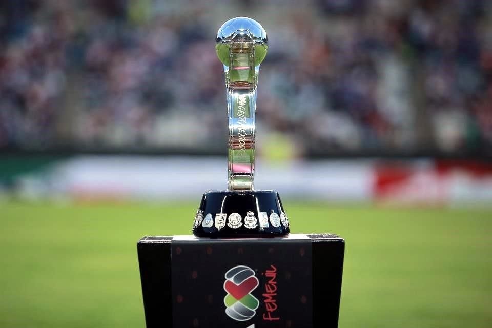 El trofeo para el campeón del Clausura 2022.