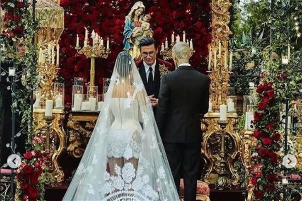 Kourtney Kardashian y Travis Barker se casaron por tercera ocasión, esta vez, en Italia y en compañía de familiares y amigos.