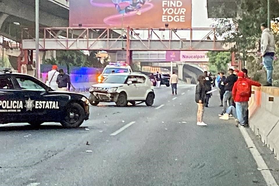 Un joven falleció luego de salir disparado producto de un choque entre dos camionetas en Tlalnepantla, estado de México.