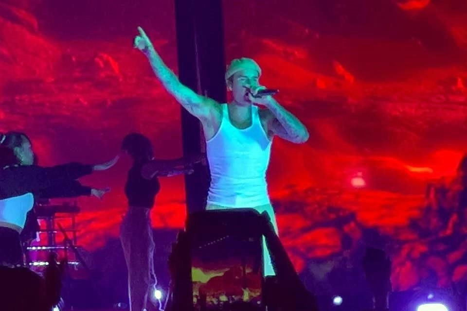 El canadiense Justin Bieber regresa a tierras regias para enloquecer a fans con su música.
